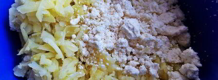 биточки из картофеля и творога с маслинами. Шаг 2