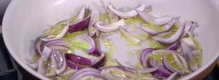 чечевица с тушеными овощами и яйцами в специях. Шаг 2