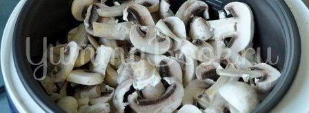 картофель с курицей и грибами в мультиварке. Шаг 8