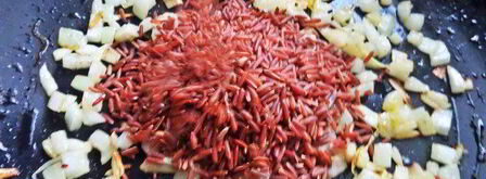 красный рис в вине с лососем и сыром. Шаг 3