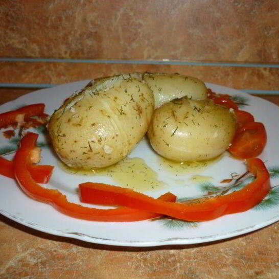 Рецепт молодой картофель с чесночно-укропным маслом