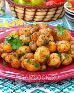 Молодой картофель с паприкой и чесноком