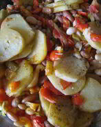 Печеный картофель с овощами