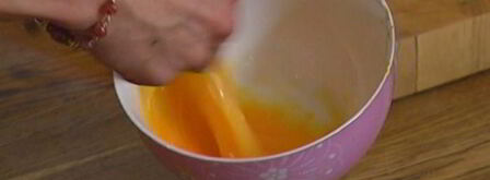 жареный рис с брокколи, копчеными колбасками и омлетом. Шаг 8