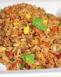 Жареный рис со свининой