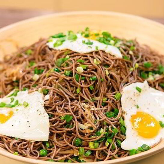 Рецепт гречневая лапша с капустой и яйцом