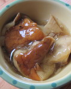 Белые грибы и рыжики в собственном соку