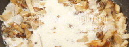 белые грибы в сметане с картофелем. Шаг 3