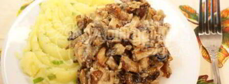 белые грибы в сметане с картофелем. Шаг 4