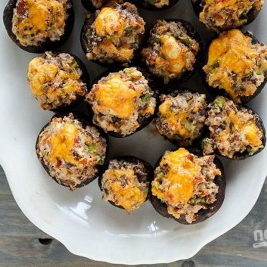 Рецепт фаршированные грибы с сыром, орехами и беконом