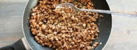 фаршированные грибы с сыром, орехами и беконом. Шаг 2