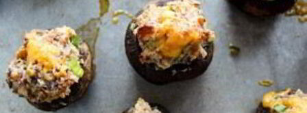 фаршированные грибы с сыром, орехами и беконом. Шаг 5