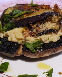 Грибы на гриле с нутом и баклажанами