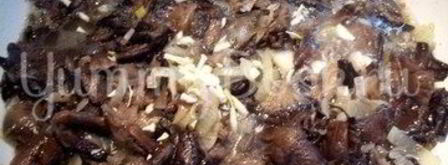 грибы, жареные с луком. Шаг 3