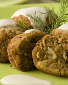 Крокеты грибные со сметанным соусом