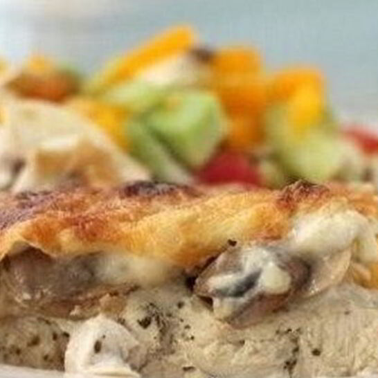 Рецепт куриное филе и шампиньоны под соусом бешамель