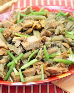 Лисички жаренные со стручковой фасолью