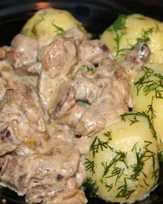 Маслята, тушеные с картофелем