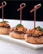 Шампиньоны фаршированные сыром и орехами