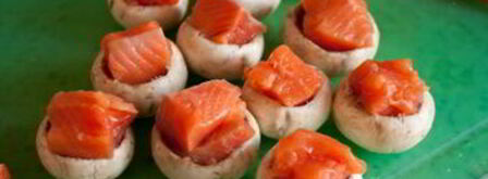 шампиньоны с лососем в беконе. Шаг 3