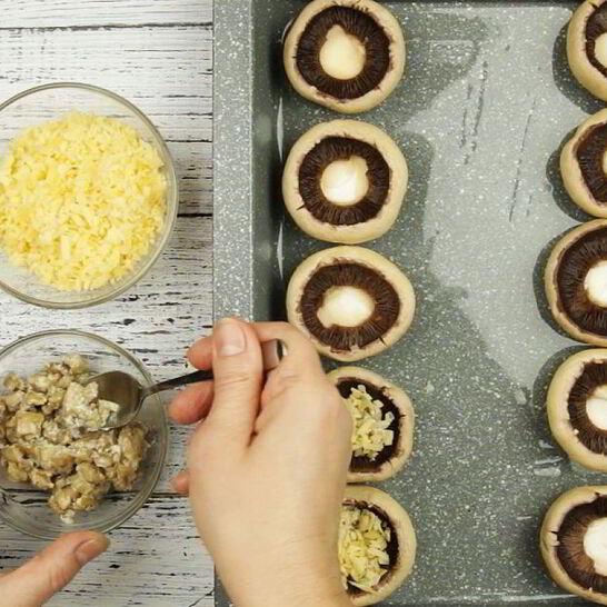 Рецепт шампиньоны с перепелиными яйцами