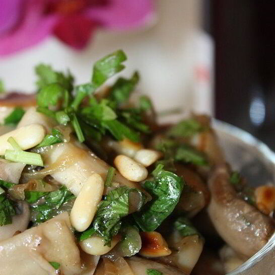 Рецепт шампиньоны жареные с кедровыми орешками