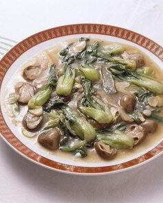 Жареные грибы с пак-чоем