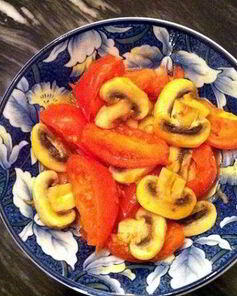 Жареные грибы с помидорами