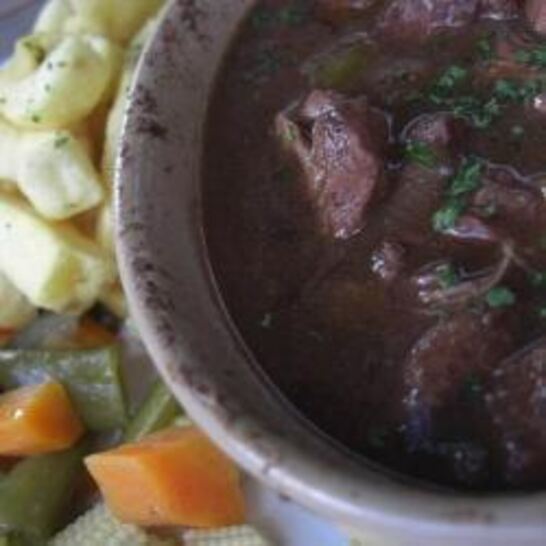 Рецепт гуляш из говядины с луком и кетчупом