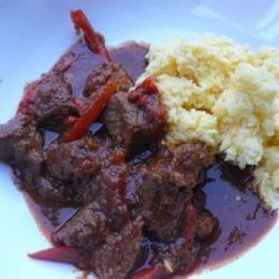 Рецепт гуляш из говядины с луком и сладким перцем