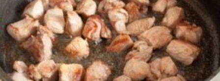 гуляш из индейки с грибами. Шаг 2