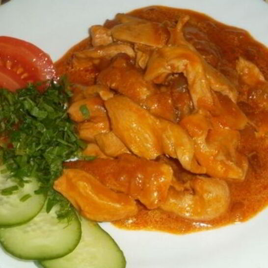 Рецепт гуляш из куриного филе с овощами и сметаной