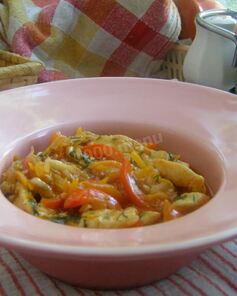 Гуляш из курицы в мультиварке