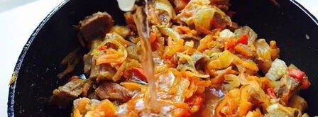 гуляш из отварного мяса. Шаг 9