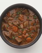 Гуляш из свинины с подливкой