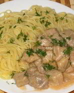 Гуляш из свинины со сметаной