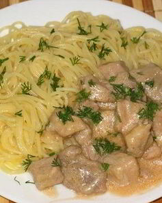 Гуляш из свинины со сметаной