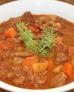 Гуляш с овощами