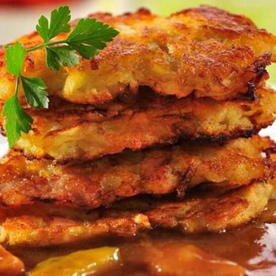 Рецепт куриный гуляш с овощными пирожками