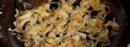 картофельное пюре с карамелизированным луком. Шаг 3