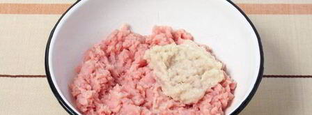 котлеты из индейки на пару в мультиварке. Шаг 2