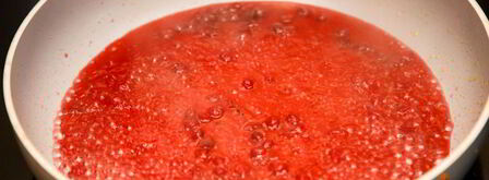 куриные котлеты с брусничным соусом. Шаг 6