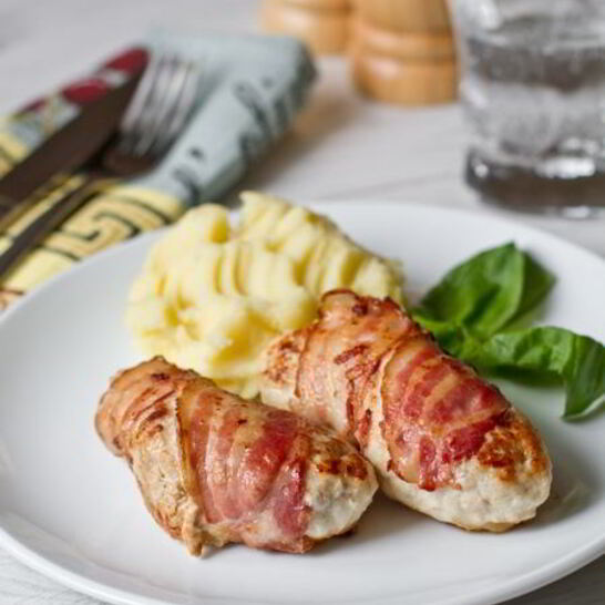 Рецепт куриные котлеты с яблоками в беконе