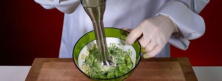 куриные котлеты тапака с зеленью. Шаг 5