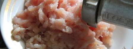 сочные куриные котлеты с жареным луком. Шаг 2