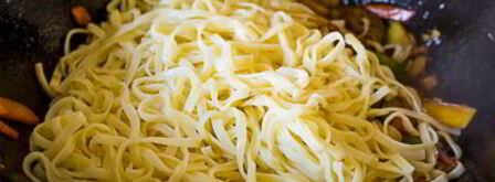 лапша с овощами и соевым соусом. Шаг 14