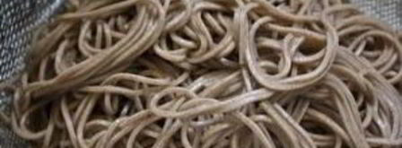 лапша соба с лососем и кресс-салатом. Шаг 3