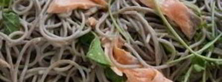 лапша соба с лососем и кресс-салатом. Шаг 5