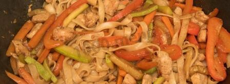 лапша вок с курицей и кабачками. Шаг 6