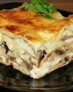 Лазанья с индюшиным фаршем и соусом бешамель